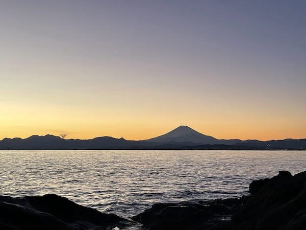 江ノ島からの夕日と富士山